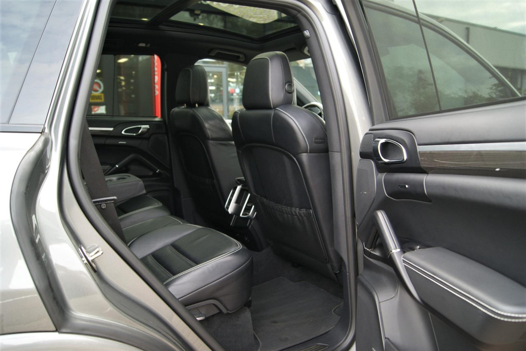 31895935-10.jpg