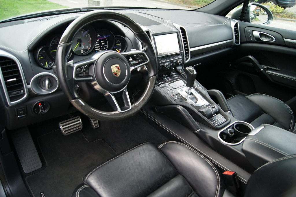 31895935-5.jpg